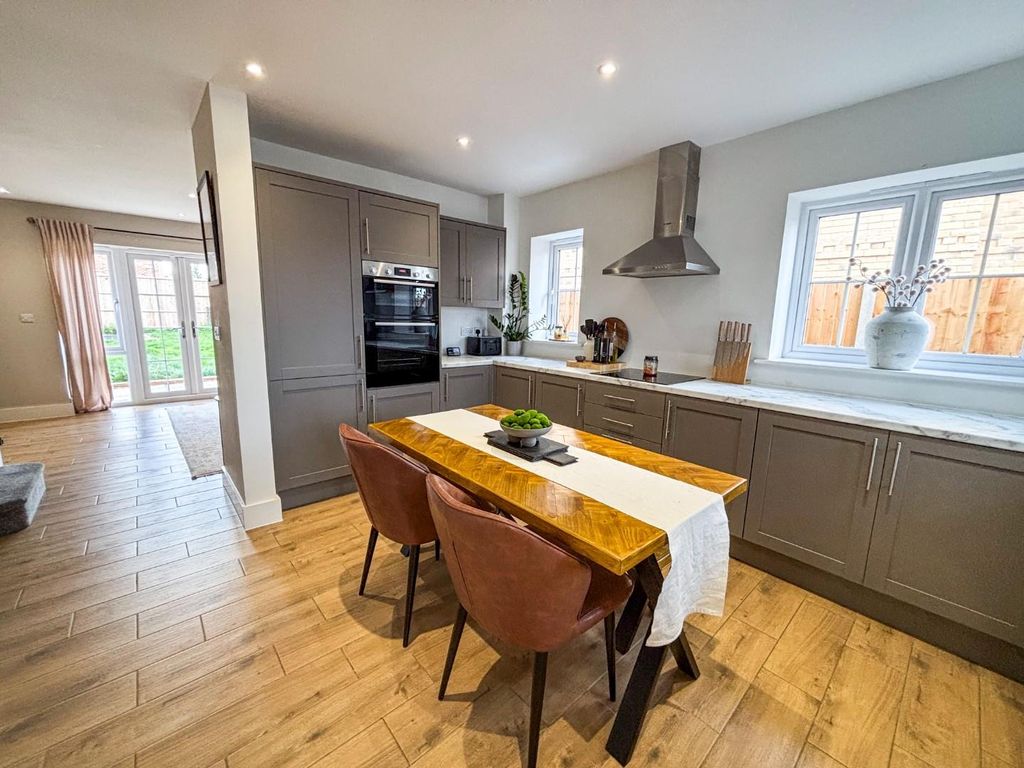 Property photo 2 of 17 Tlc_Cfae9Bce-Cedd-462d-A82E-7Ec290E05648_0917346.J