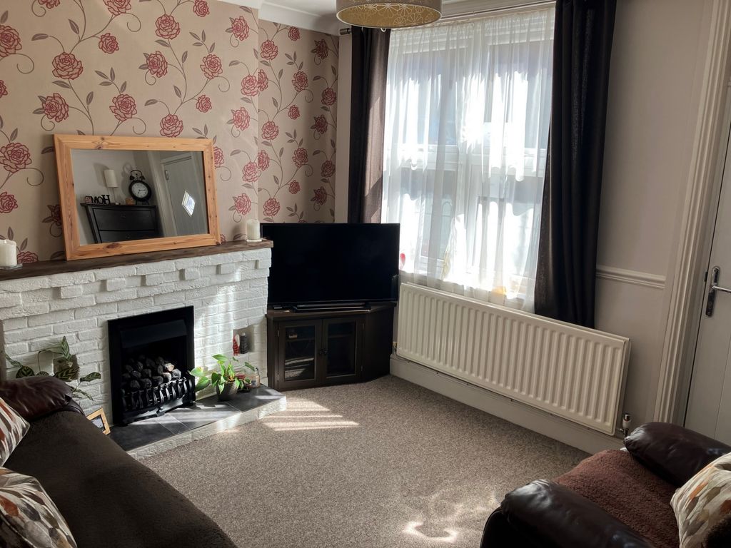 Property photo 2 of 18 Lounge