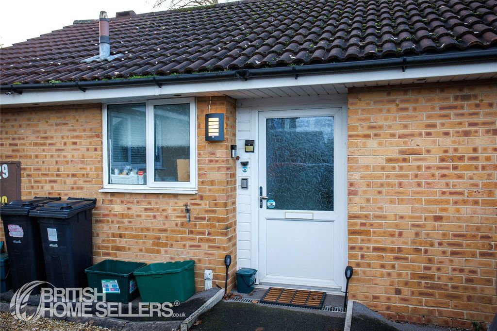 Property photo 2 of 33 Picture No. 61