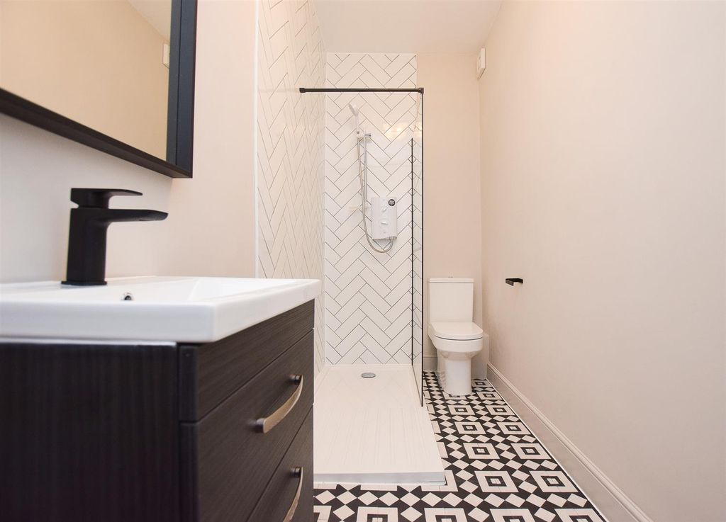 Property photo 3 of 10 Shower Room