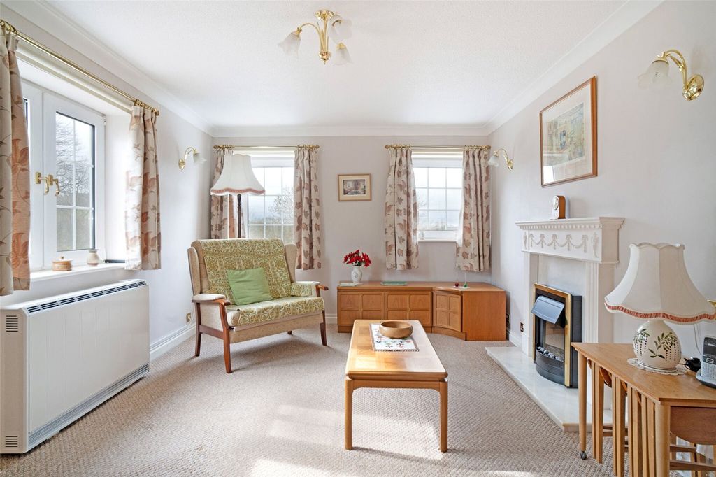Property photo 2 of 10 Sitting Room