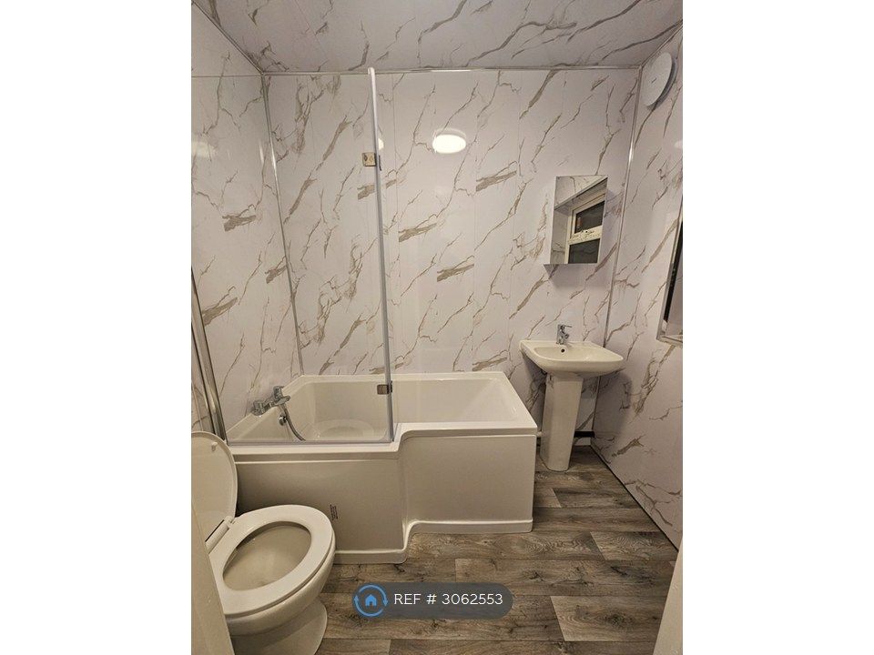 Property photo 3 of 14 Bathroom
