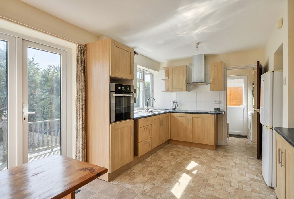 Property photo 3 of 21 1463312-10-6A101c...