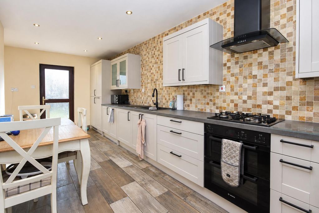 Property photo 2 of 14 1 (5).Png