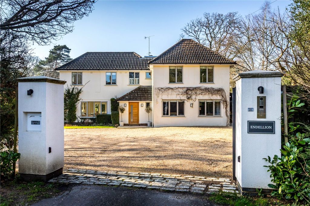 Property photo 2 of 41 House. Partnership