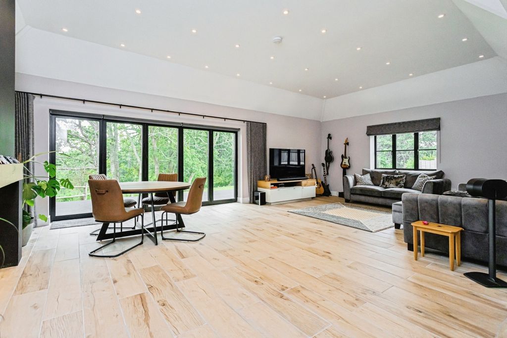 Property photo 2 of 18 Photo