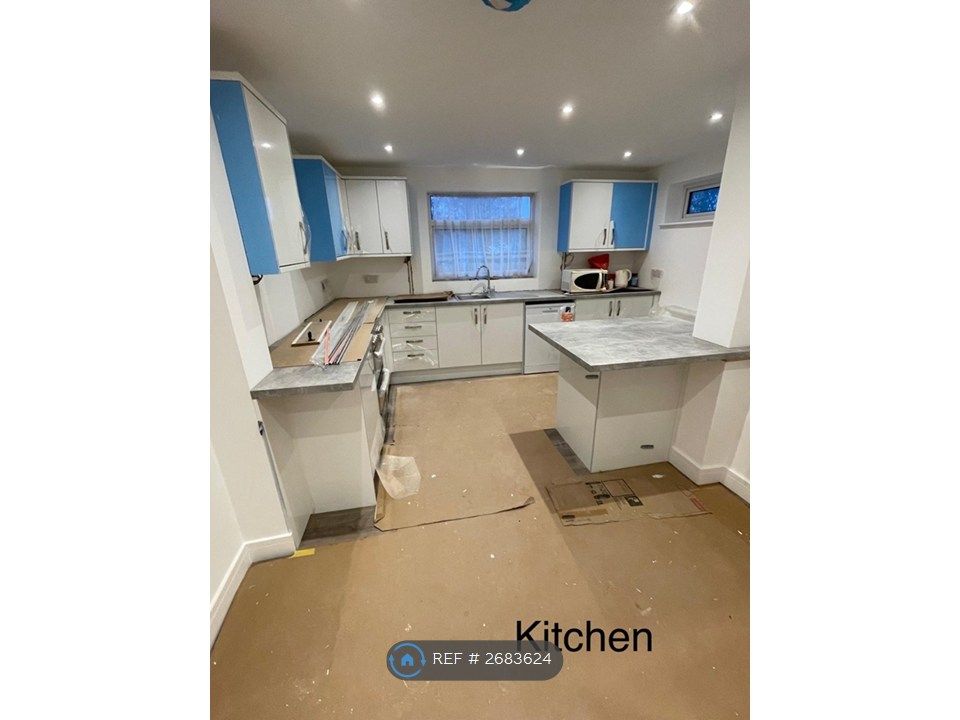 Property photo 2 of 16 Newly Fitted Kitchen