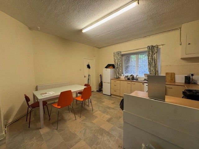 Property photo 2 of 9 Kitchen