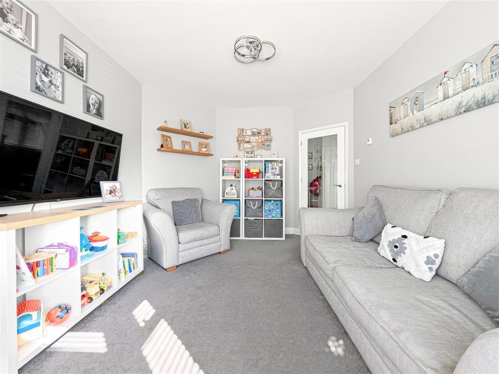 Property photo 3 of 24 10 Bournemouth (3)-2.Jpg