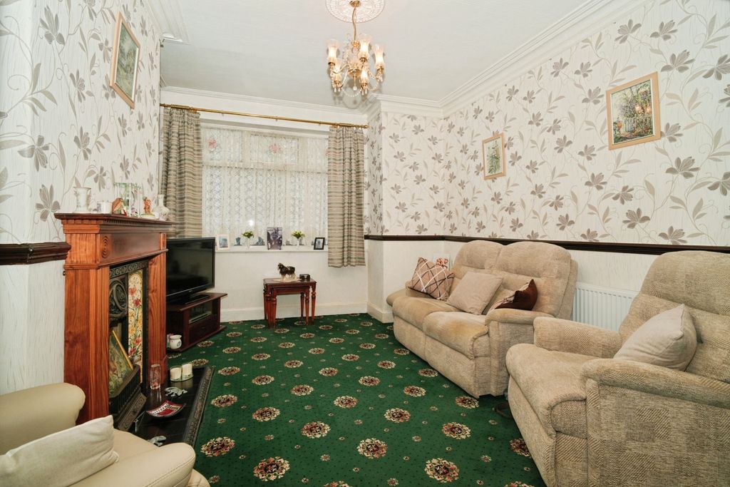 Property photo 2 of 15 Lounge