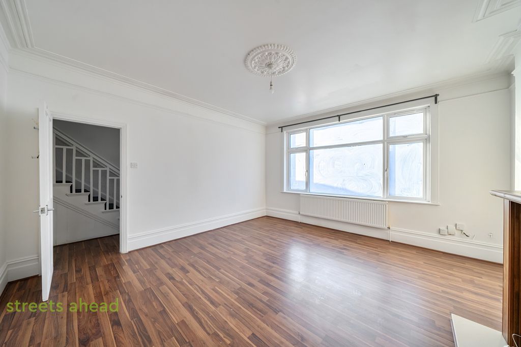 Property photo 3 of 20 c2315ccc-Af21-40d...