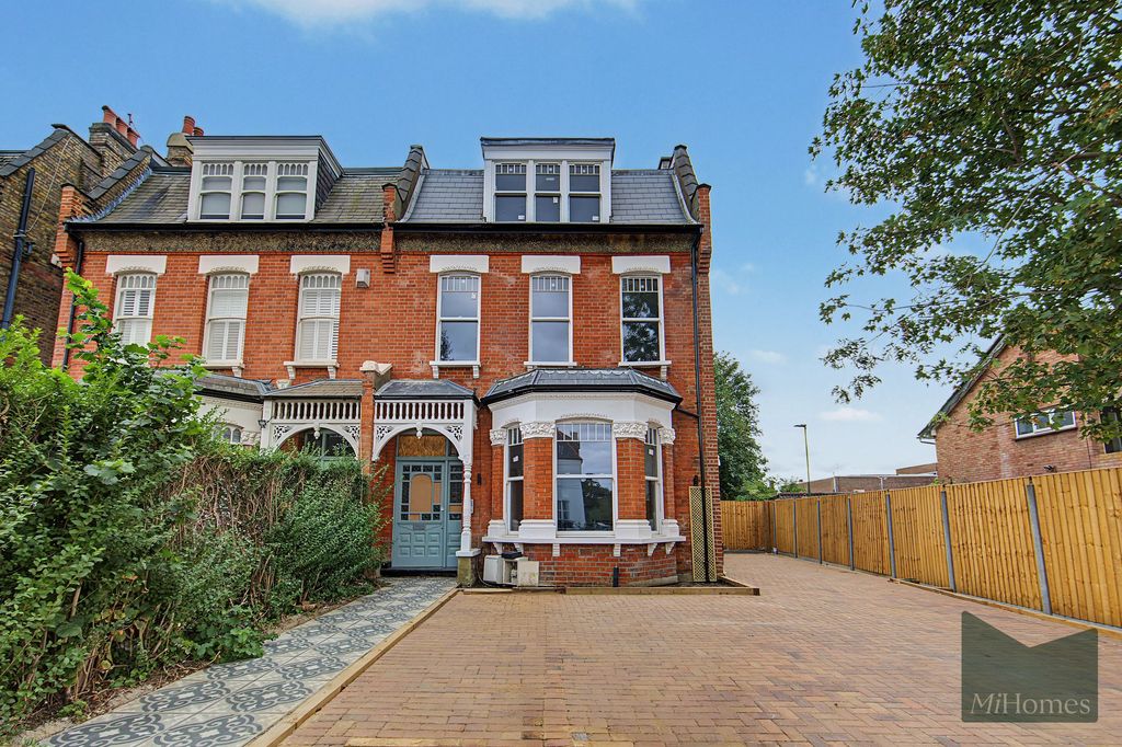 Property photo 3 of 14