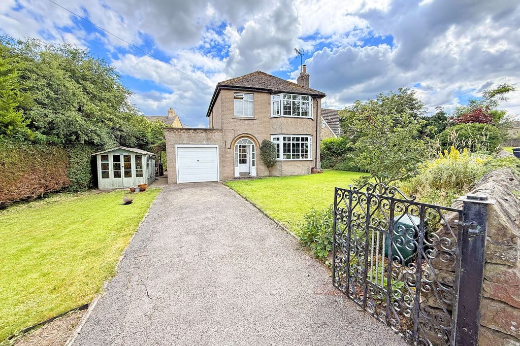 Property photo 1 of 31