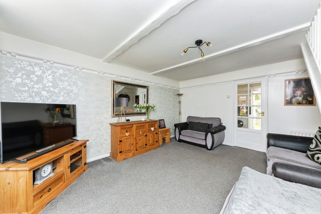 Property photo 2 of 14 Lounge