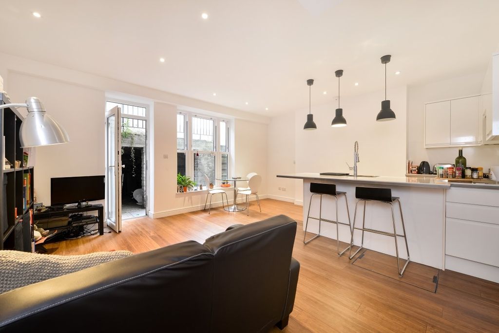 Property photo 3 of 11 185243 (14)