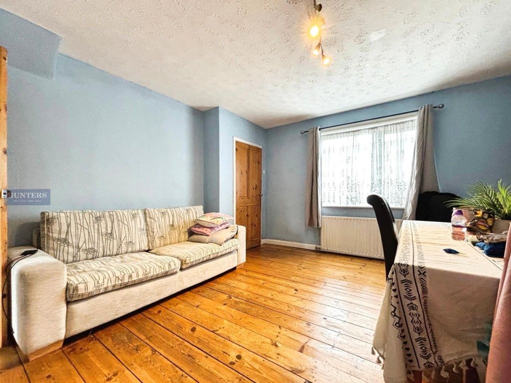 Property photo 3 of 15 Lounge