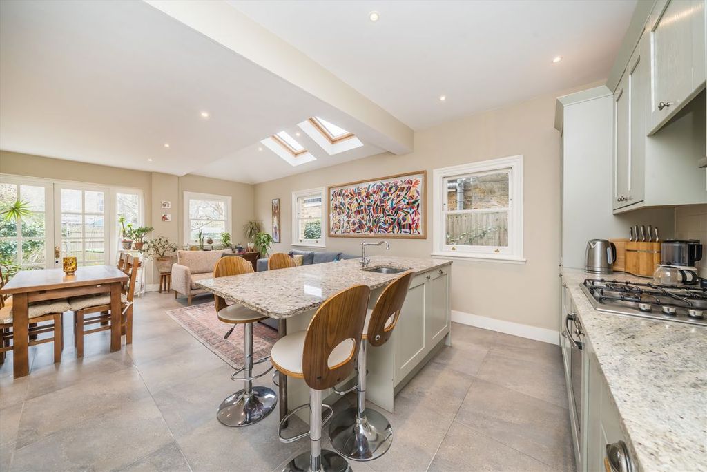 Property photo 2 of 8