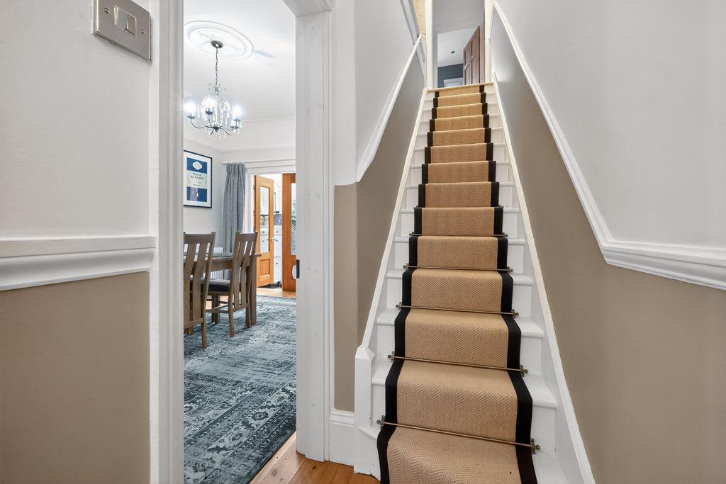 Property photo 2 of 35