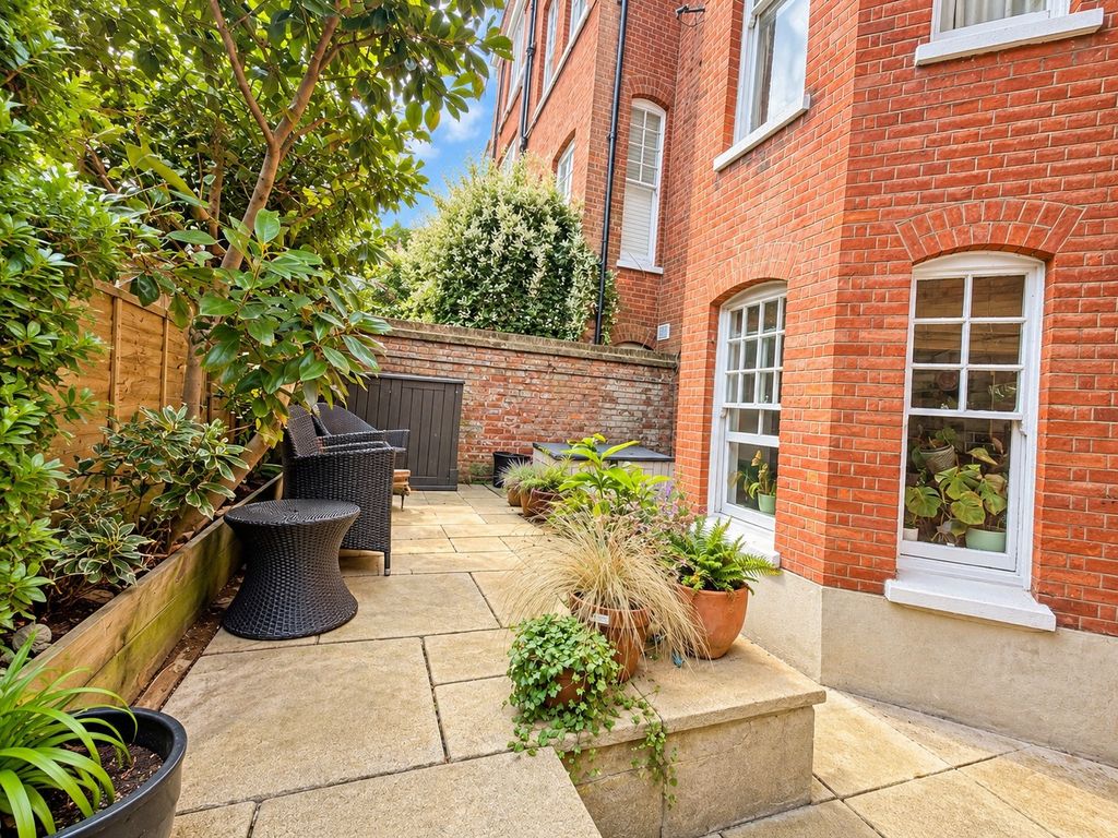 Property photo 2 of 8