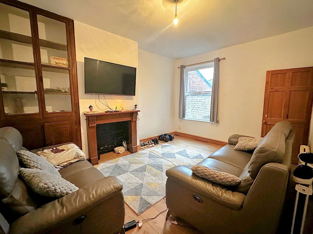 Property photo 2 of 13