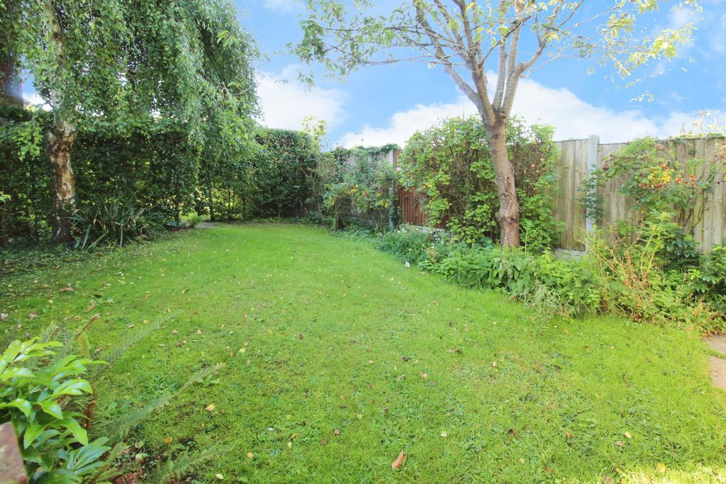 Property photo 3 of 29 Garden