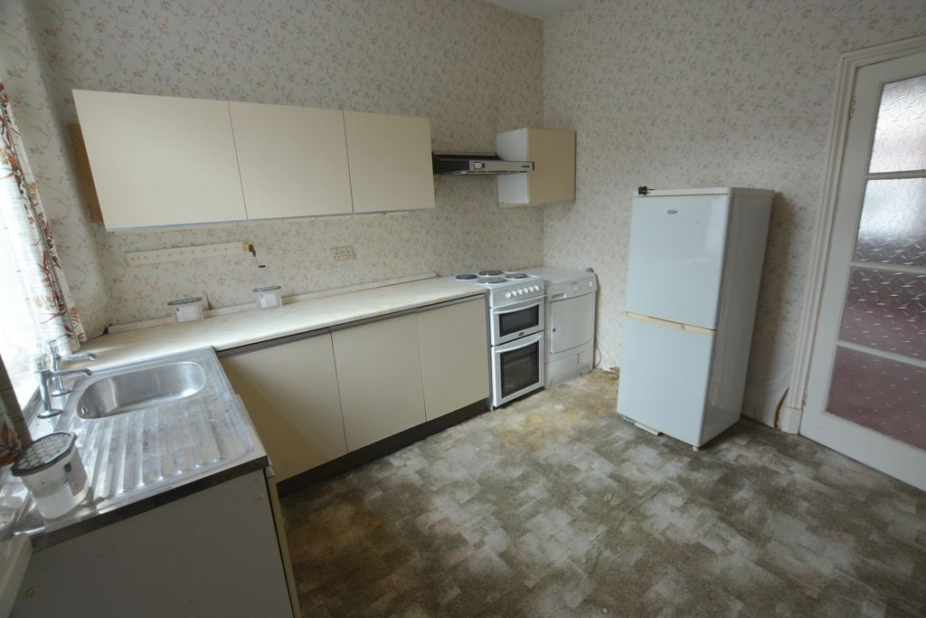 Property photo 3 of 8 Photo 6