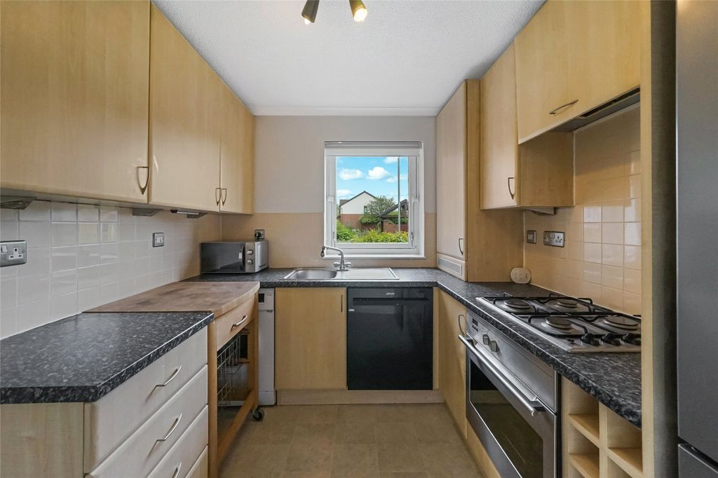 Property photo 3 of 19 Kitchen