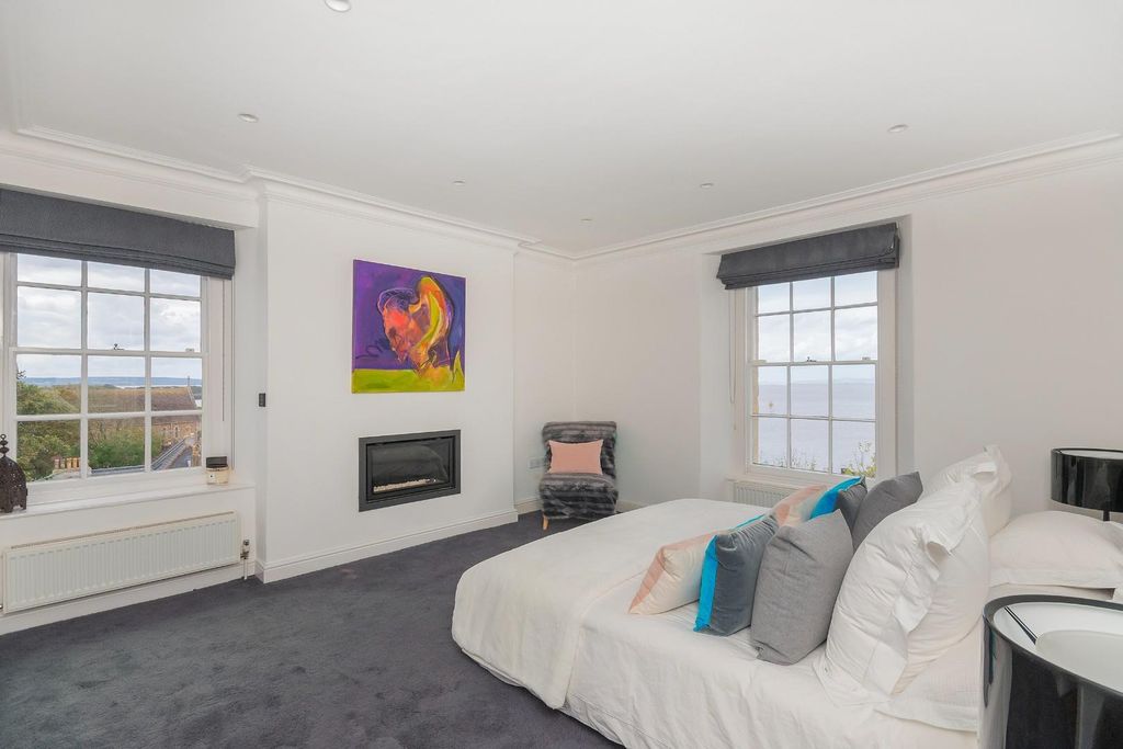 Property photo 3 of 47 1W1Tcn - Bedroom B.Jpg