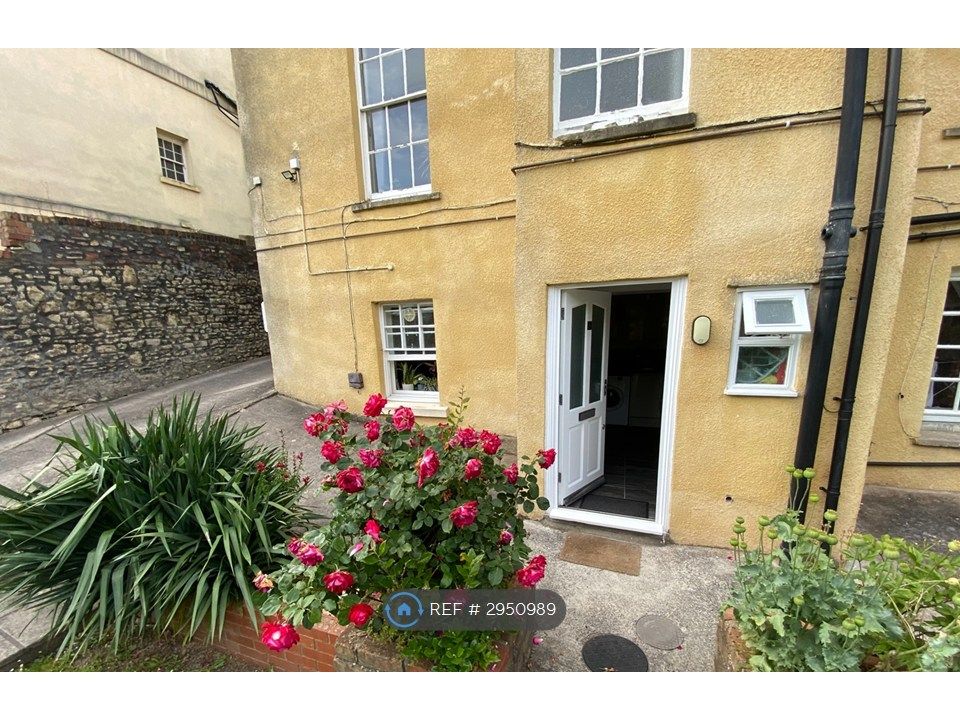 Property photo 2 of 10 Flat Front Door