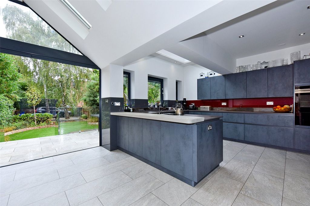 Property photo 2 of 20 Kitchen