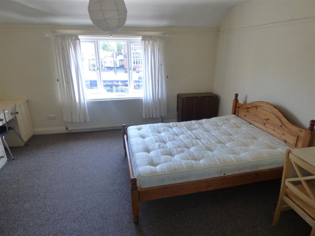 Property photo 2 of 6 Flat 316A High Road (4).Jpg