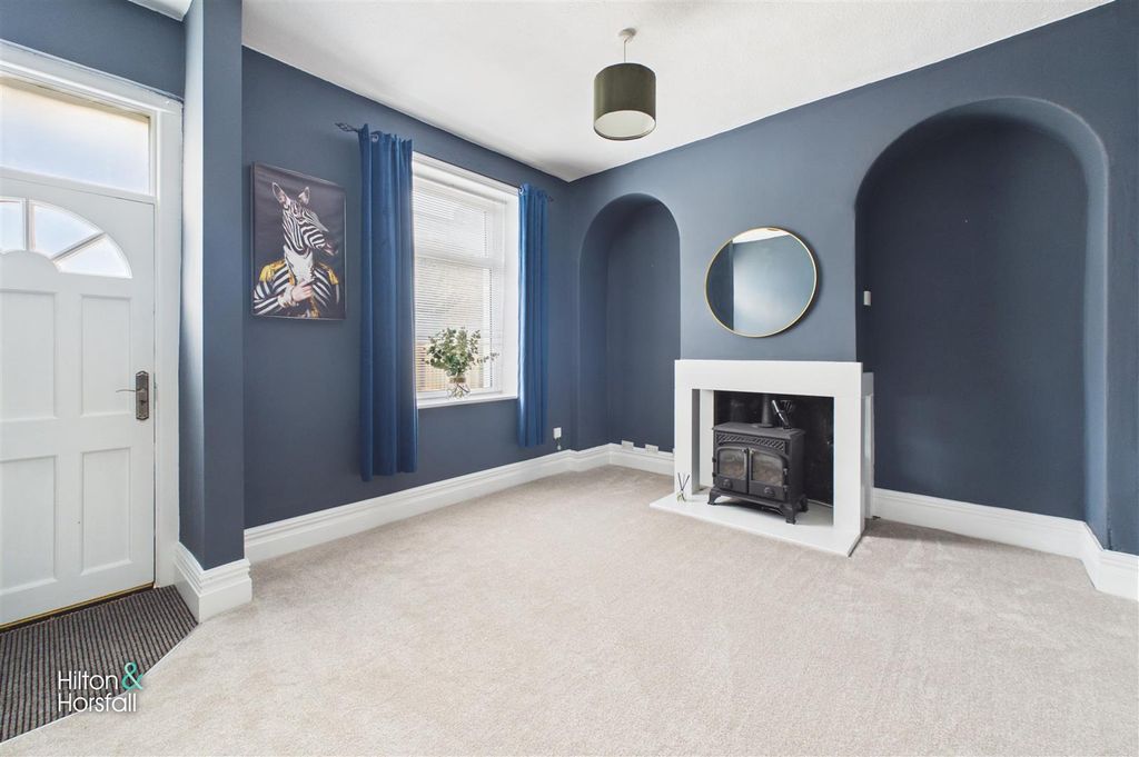 Property photo 2 of 19 Railway Street