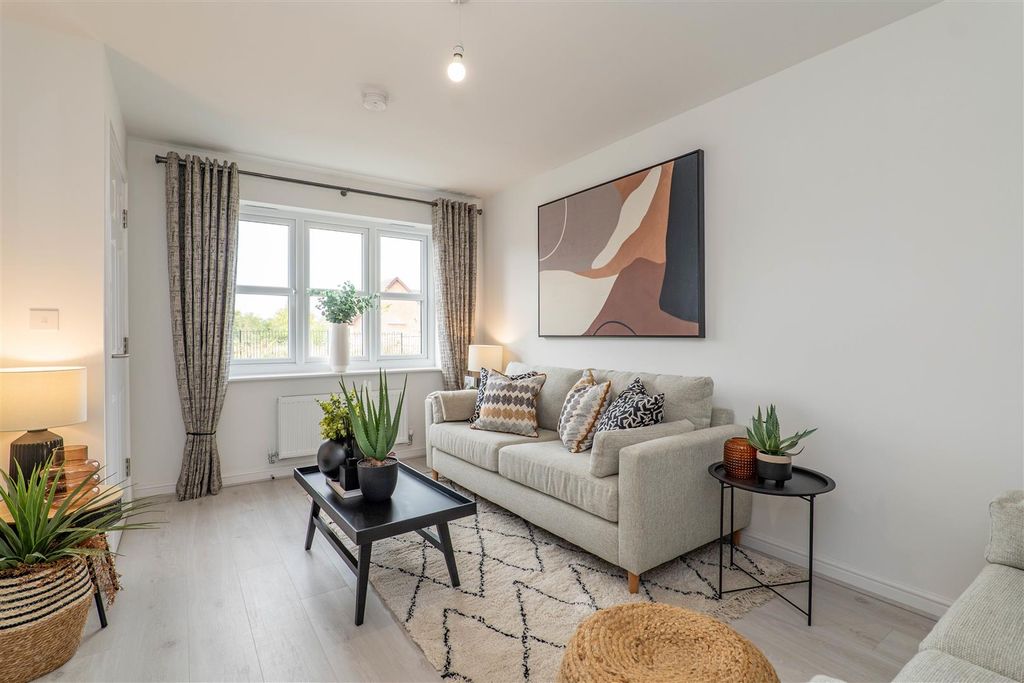 Property photo 2 of 25 Lounge