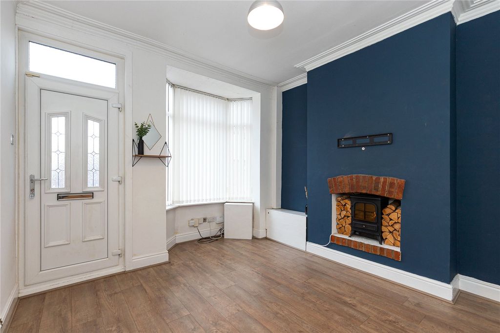 Property photo 2 of 7 Living Room