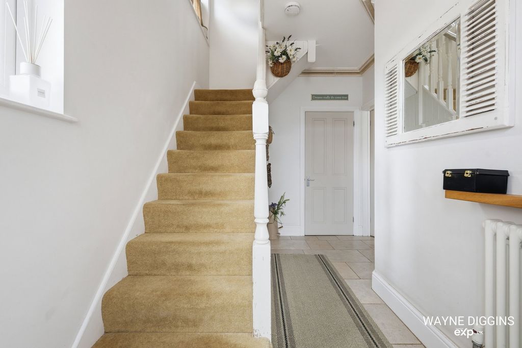 Property photo 2 of 27