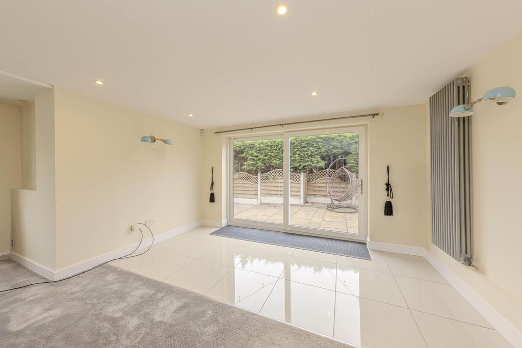 Property photo 3 of 34