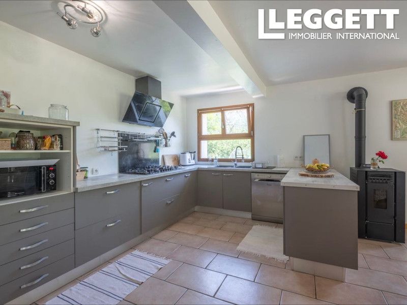 Property photo 1 of 5