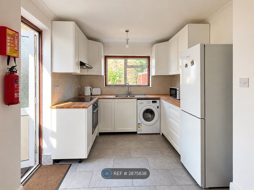Property photo 1 of 7 Kitchen
