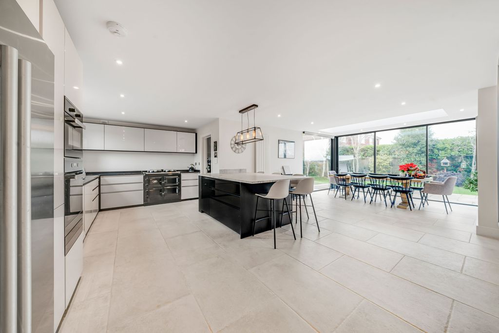 Property photo 2 of 31 6