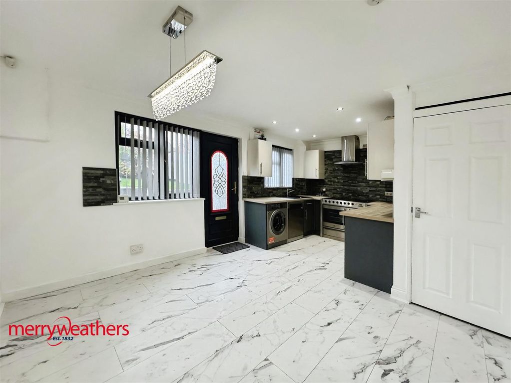 Property photo 3 of 13 Kitchen/Dining Room