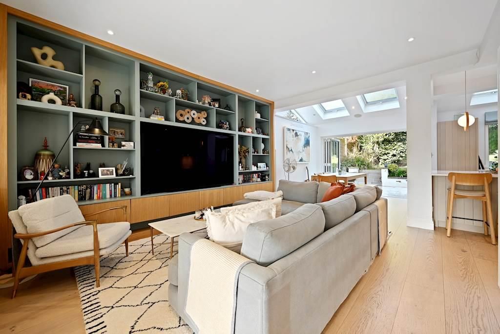 Property photo 1 of 17 17 Makepeae Ave - Reception.Jpg