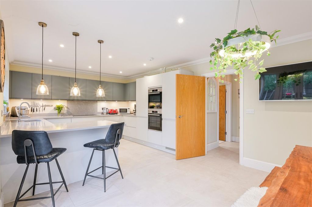 Property photo 2 of 34 Woodlands Road, 57A (21).Jpg