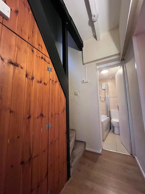 Property photo 2 of 14 Hallway