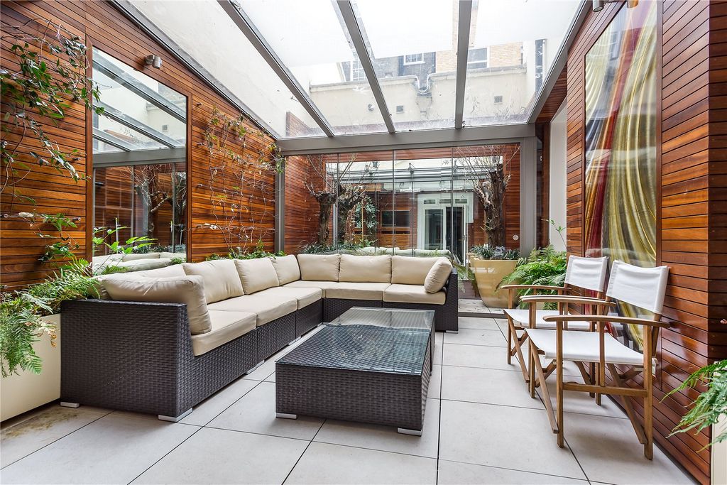 Property photo 2 of 13 Conservatory