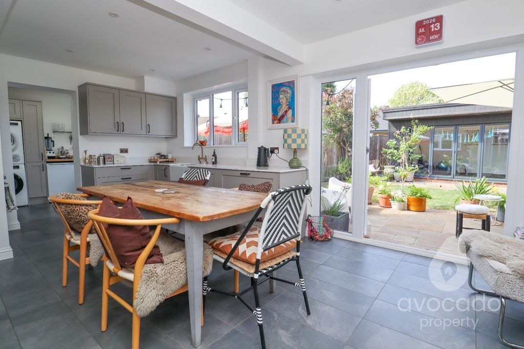 Property photo 2 of 17 5320515