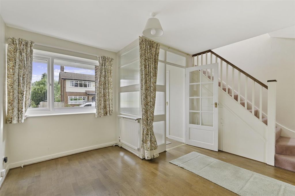 Property photo 3 of 16 Kingsdene, 6-1.Jpg