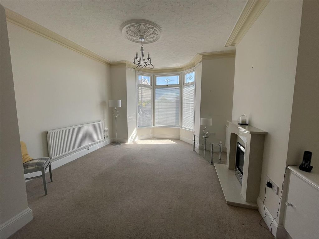 Property photo 2 of 31 Front Living Room