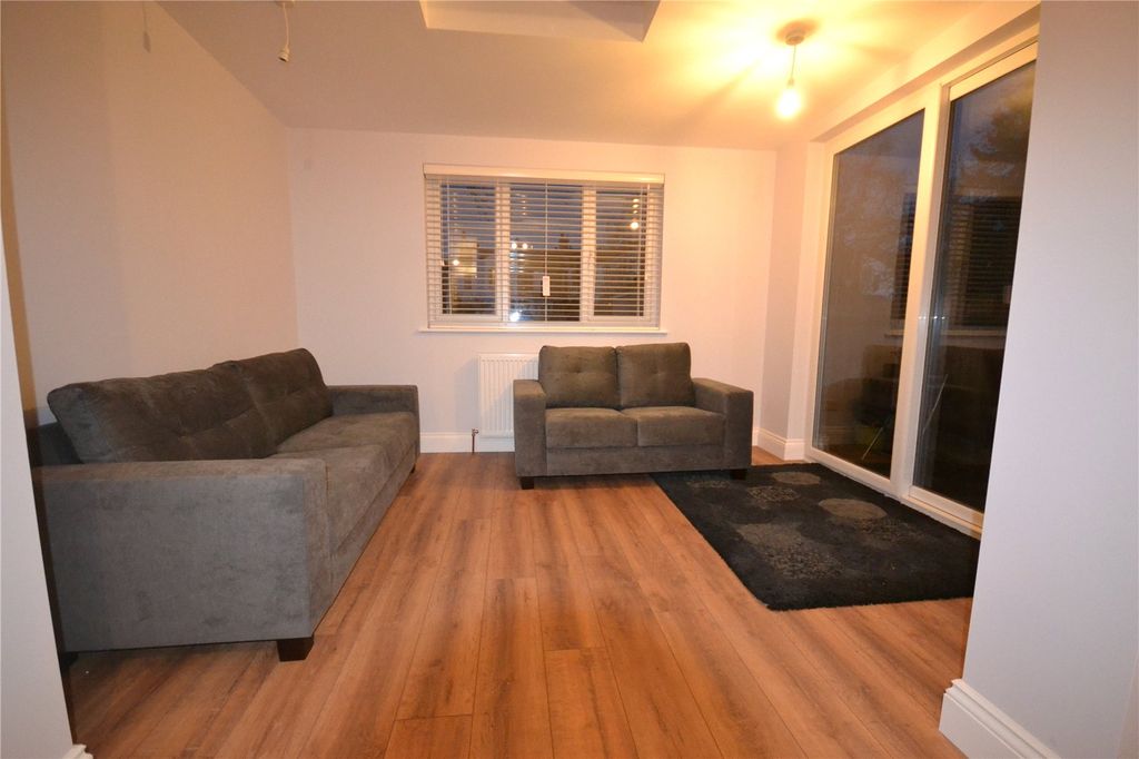 Property photo 3 of 7 Picture No. 05