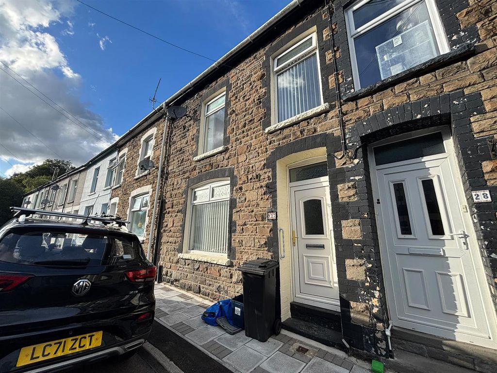 Property photo 1 of 18 Gresham Front 2.Jpg