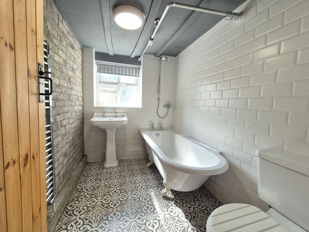 Property photo 3 of 24